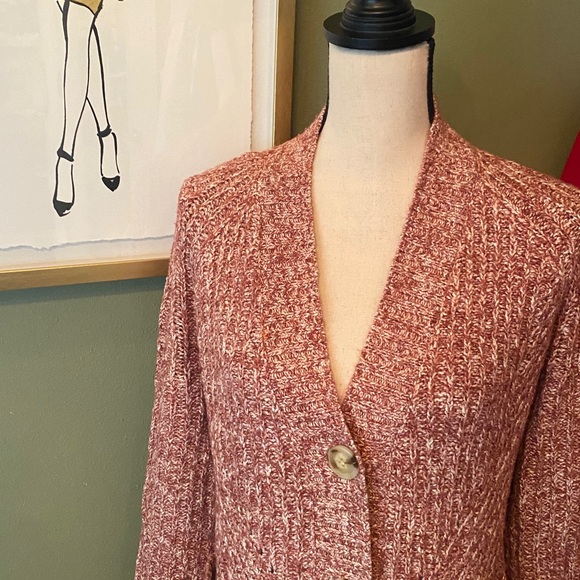 Beautiful CAbi twist yarn button up cardigan - Picture 1 of 13